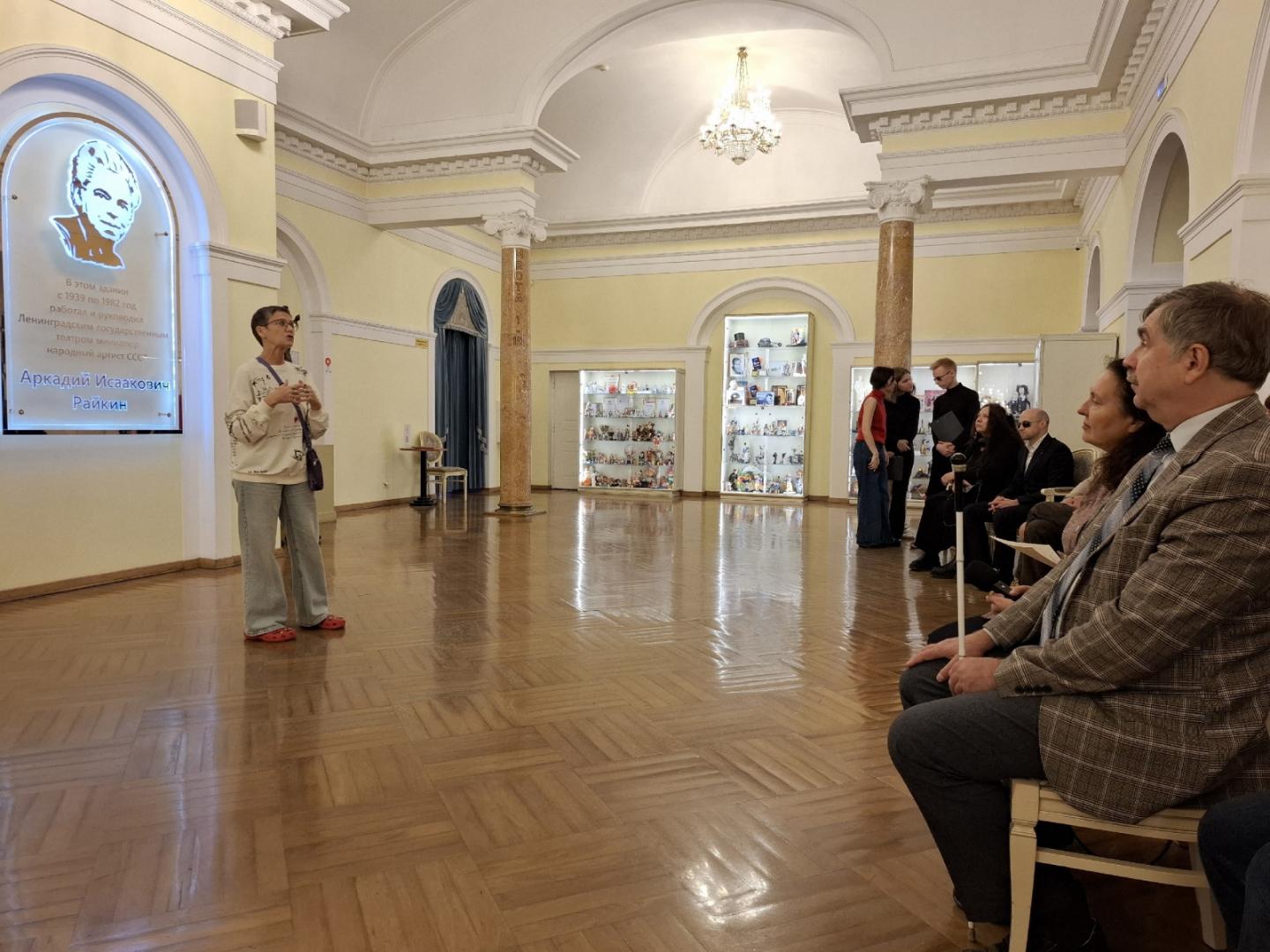 В рамках Фестиваля «ТЕАТРБЕЗГРАНИЦ» состоялась экскурсия по закулисью театра Эстрады им. Аркадия Райкина