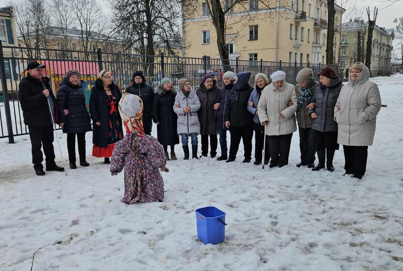 В Красносельской МО проводили Масленицу