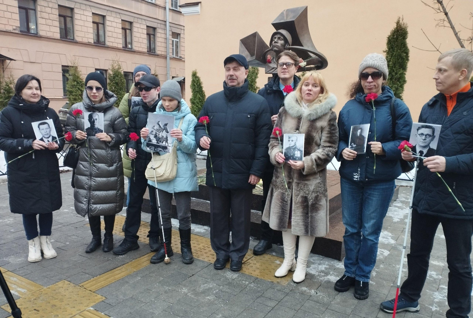 В сквере Слепых слухачей прошел торжественно-траурный митинг В сквере Слепых слухачей прошел торжественно-траурный митинг